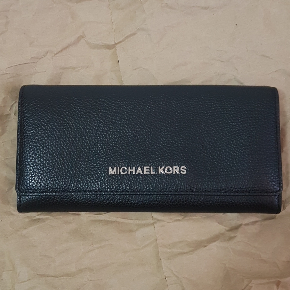 Michael Kors Black Leather Full Sized WalletSilver